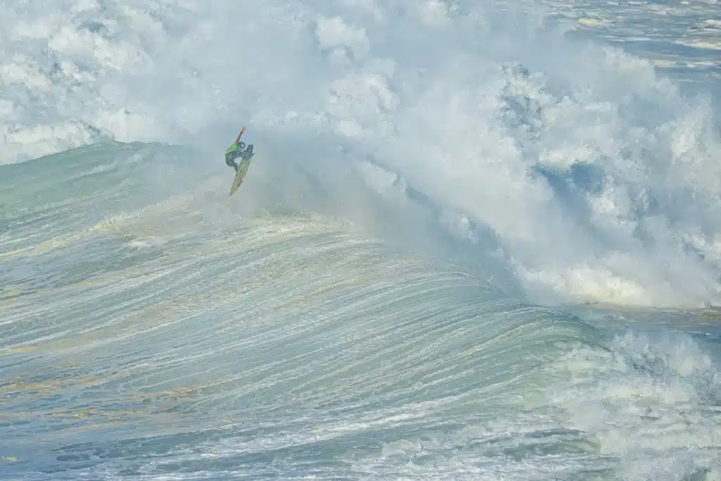 Big Wave riding ©Romuald Pliquet, Photographer