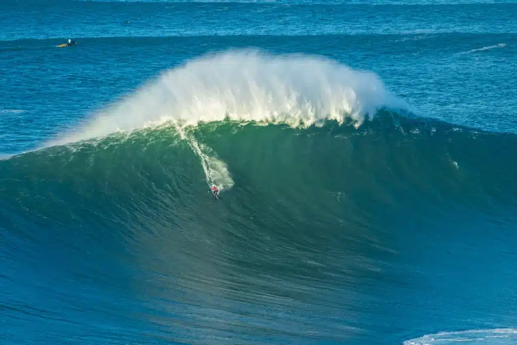 Big Wave riding ©Romuald Pliquet, Photographer