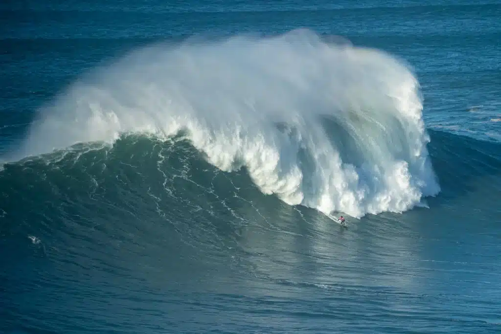 Big Wave riding ©Romuald Pliquet, Photographer