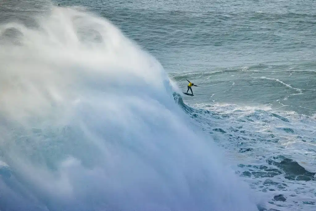 Big Wave riding ©Romuald Pliquet, Photographer