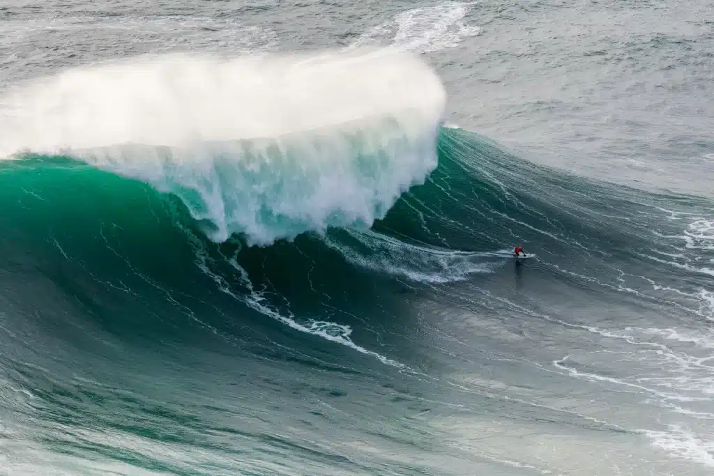 Big Wave riding ©Romuald Pliquet, Photographer