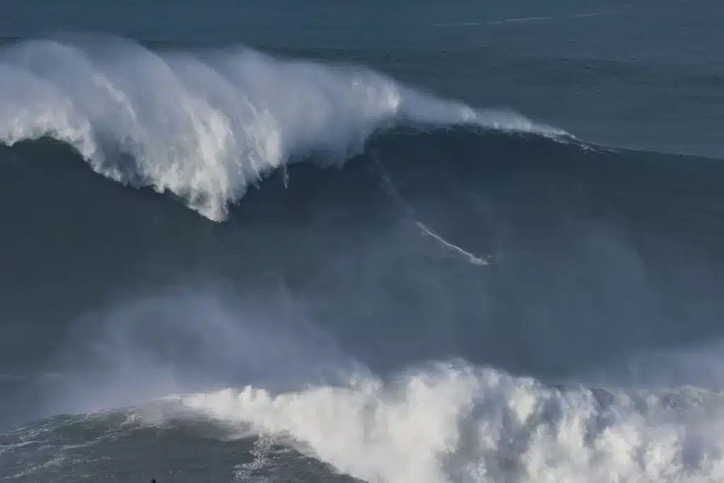 Big Wave riding ©Romuald Pliquet, Photographer